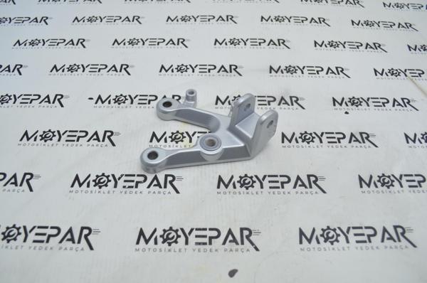 543024 YAMAHA YZF R25 SÜRÜCÜ SOL BRAKET ORJ - Image 1