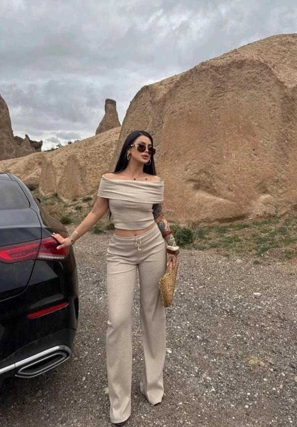 Madonna yaka bol paça pantolonlu takım - Image 1