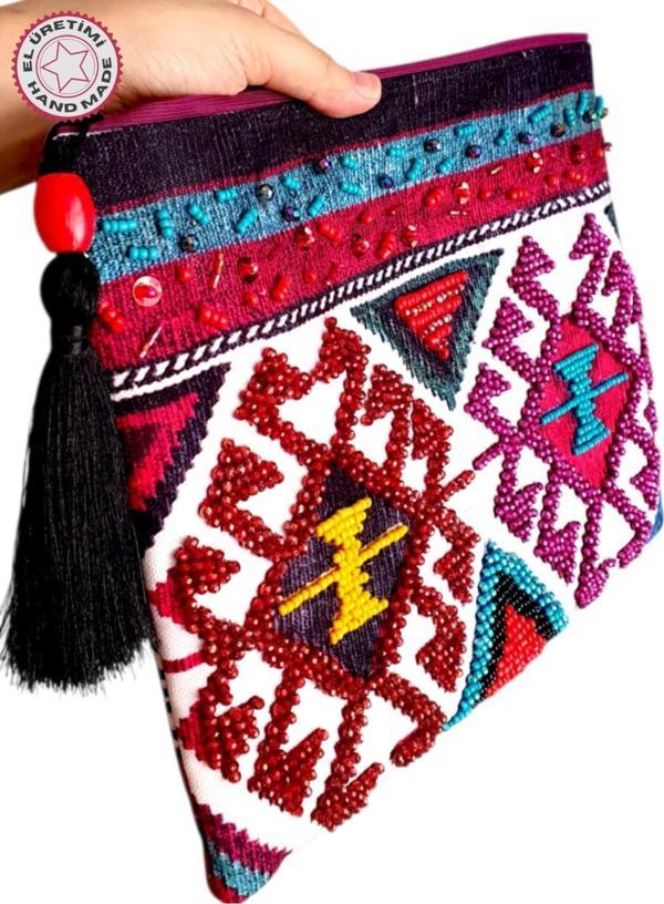 Uretti - Sümeyya 2589 9816 El Yapımı Etnik Kilim Desen Bordo Boncuk İşlemeli Siyah Püsküllü Clutch Çanta - Image 1