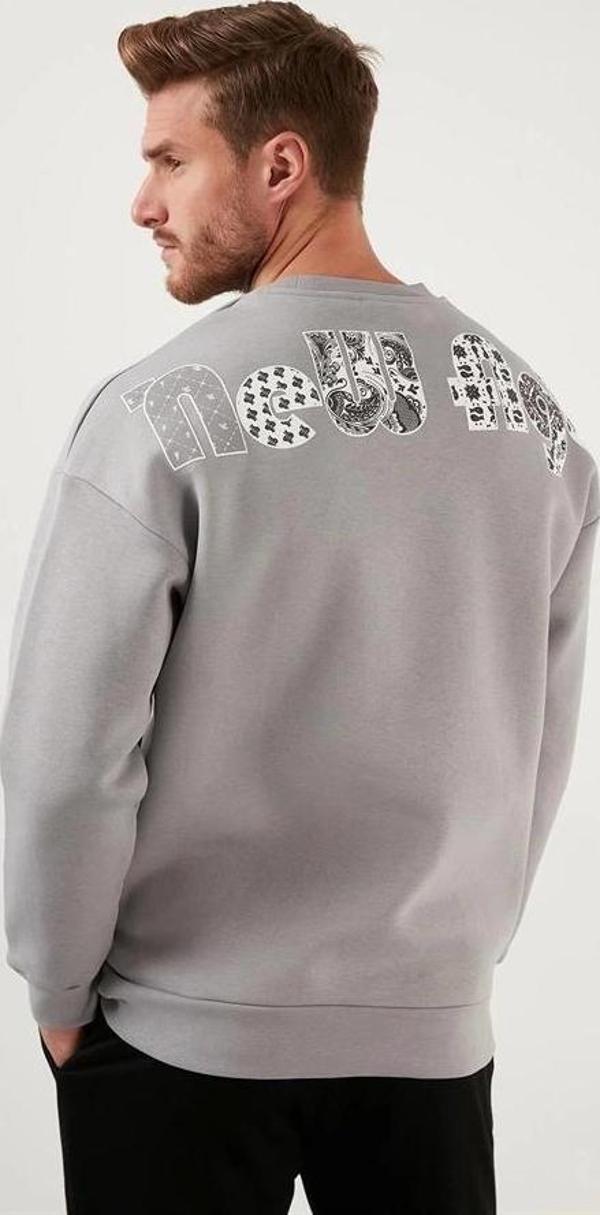 New Age Sırt Baskılı Üç İplik Sweatshirt - Image 1