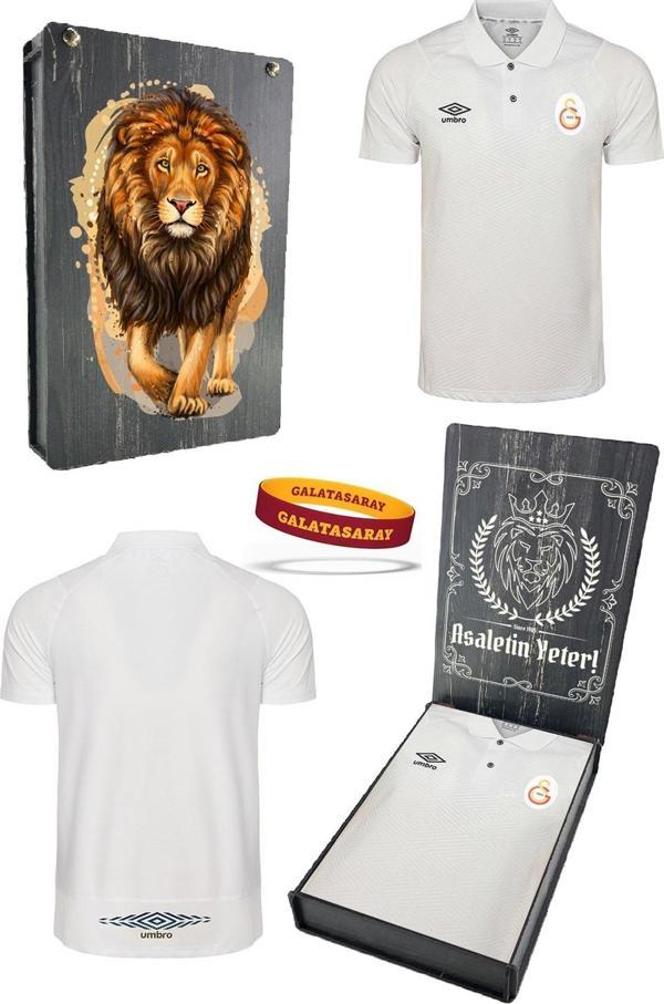 Galatasaray Orijinal Lisanslı Polo Yaka Beyaz T-Shirt + Bileklik Set Hediyelik Ahşap Kut - Image 1