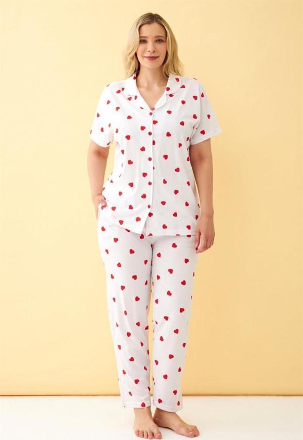 Celira Kadın Beyaz Kırmızı Kalp Desenli Önden Düğmeli Büyük Beden Pijama Takımı - Image 1