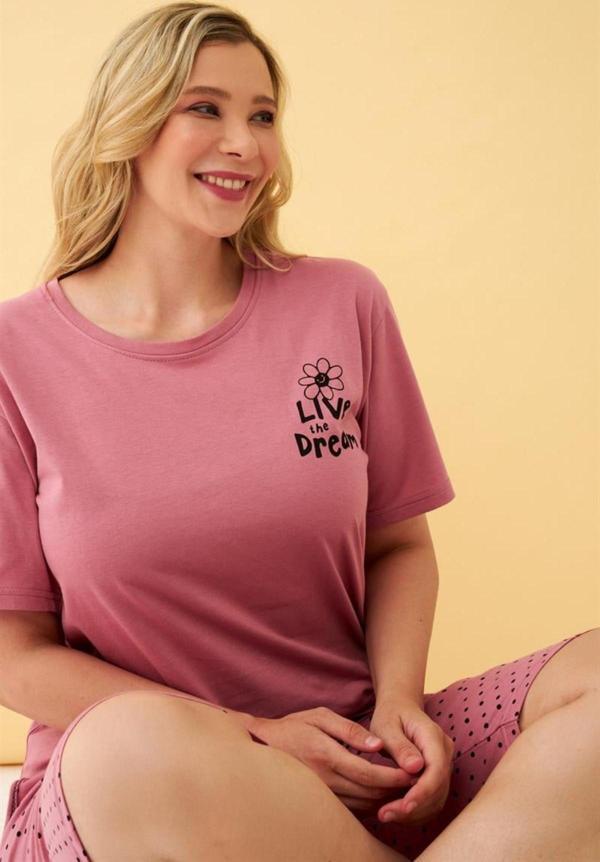 Celira Kadın Somon “Live the Dream” Yazılı Büyük Beden Kapri Pijama Takımı - Image 1