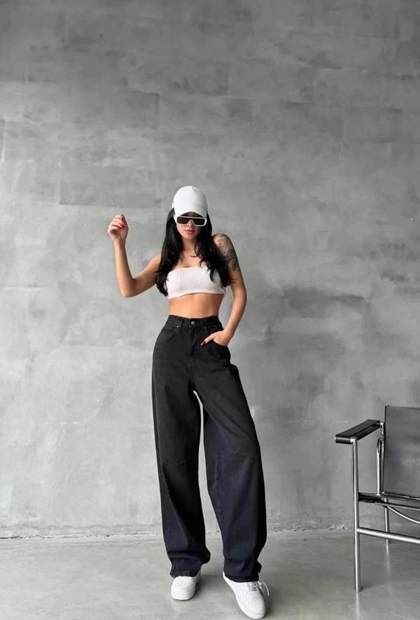 Arkadan tokalı jeans pantolon Siyah - Image 1