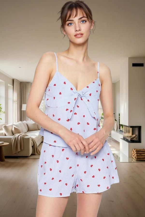 Çizgili Kalpli Pijama Takımı Viskon Kumaştan Rahat Ev Giyim Seti Yüksek Kalite Zarifane Tasarım - Image 1
