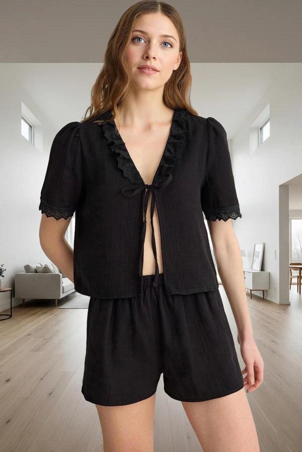 Rahat Yazlık Pijama Takımı Müslin Kumaş V Yaka Brodeli Detaylar Kullanım - Image 1