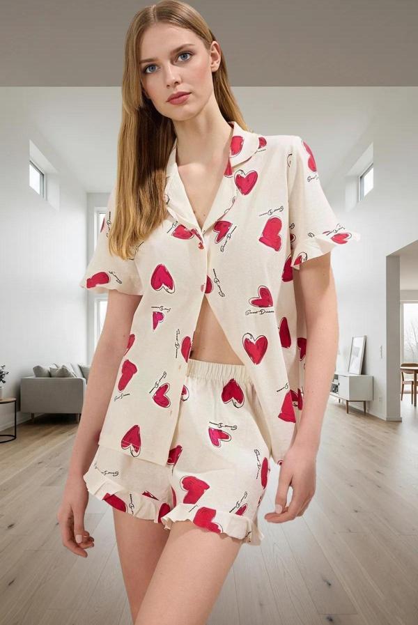 Yazlık %100 Pamuklu Pijama Takımı Kalpli Desenli Volanlı Şort ve Gömlek Modern Stil - Image 1