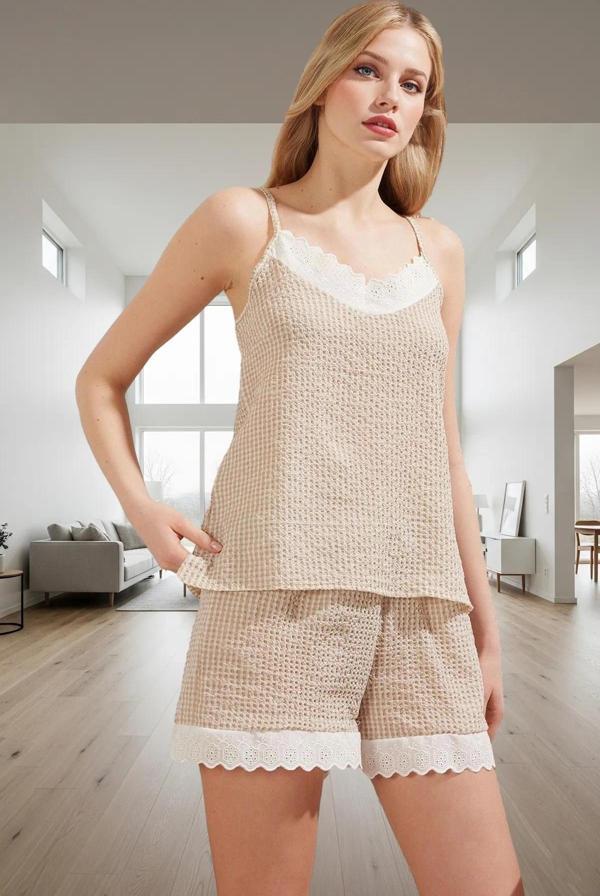 Yazlık İnce Askılı Pamuklu Pijama Takımı Ekoseli Gofre Dokuma Regular Kalıp Zarifane Tasarım - Image 1