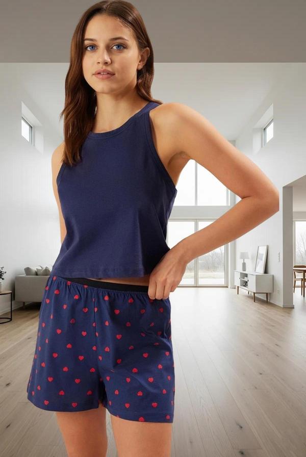 Yazlık %100 Pamuk Kadın Pijama Takımı; Kalpli Desen Regular Kalıp Kolsuz Atlet ve Şort - Image 1
