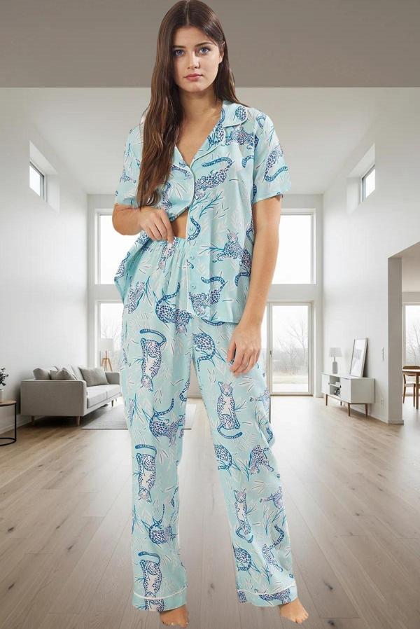 Şık Hayvan Desenli Viskon Pijama Takımı Rahatlık ve Stil Bir Arada Uzun Ömürlü Kaliteli İşçilik - Image 1