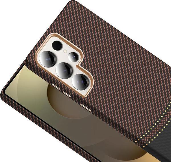 Galaxy S25 Ultra Kılıf M-safe Şarj Özellikli Karbon Fiber Görünümlü Gros Kapak Gold-Siyah - Image 1