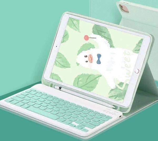 iPad 10.2 (9.nesil) Kılıf KC01 Smart Klavyeli Tablet Kılıfı - Açık Yeşil - Image 1