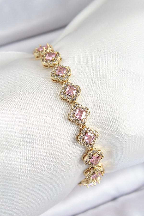 Pirinç Zirkon Taşlı Pembe Yonca Baget Model Gold Renk VIP Seri Kadın Bileklik - Image 1