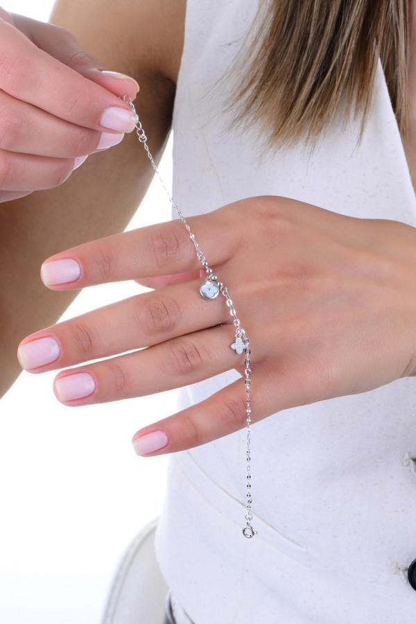 Gümüş rodyumlu zirkon ve sedef taşlı top detaylı sallantılı yonca bileklik [barcode] - Image 1