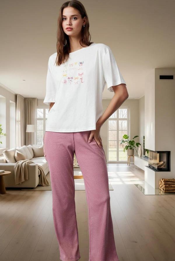 Kurdele Baskılı Pijama Takımı Nefes Alan Polyester Pamuk Karışımı Rahat Ve Şık Özenle Seçilmiş - Image 1