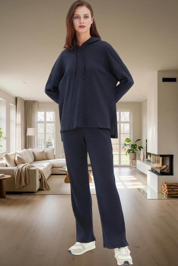 Kadın Kapüşonlu Pijama Takımı Rahat Kalıp Örme Kumaş Dayanıklı Malzeme Trend Tasarım - Image 1