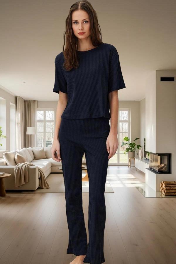 Kadın Fitilli Örme Pijama Takımı Rahat Kalıp Kısa Kollu Ve Şık Yüksek Kalite - Image 1