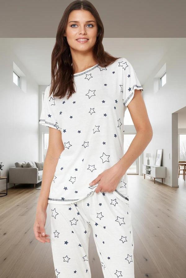 Kadın Yıldız Desenli Kısa Kollu Regular Pijama Takımı Profesyonel Görünüm Konforlu Kesim - Image 1