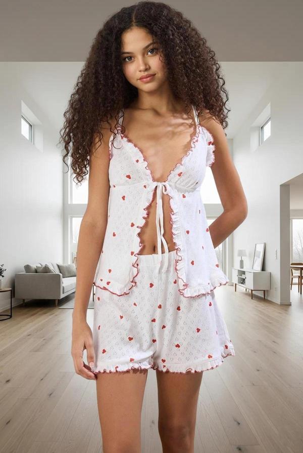 Kadın Yazlık Pamuklu Kalpli Pijama Takımı V Yaka İnce Askılı Regular Kalıp Konforlu Kesim - Image 1