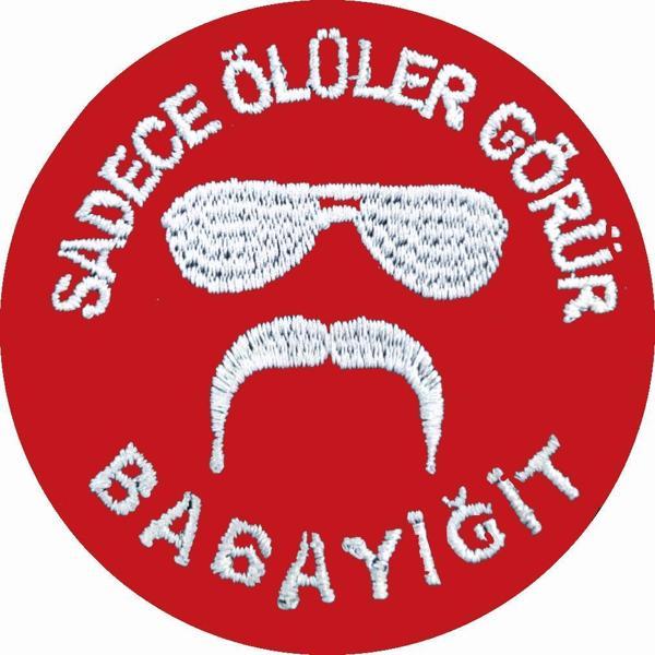 Single Sword ''SADECE ÖLÜLER GÖRÜR BABAYİĞİT'' Yazılı Cırtlı Nakış Arma, Patch, Peç Model KIRMIZI-BEYAZ - Image 1