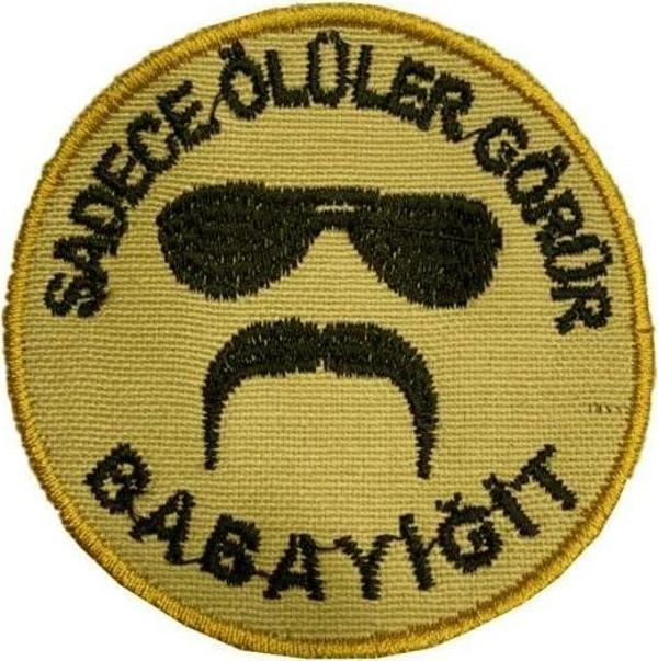 Single Sword ''SADECE ÖLÜLER GÖRÜR BABAYİĞİT'' Yazılı Cırtlı Nakış Arma, Patch, Peç Model SİYAH-SARI - Image 1