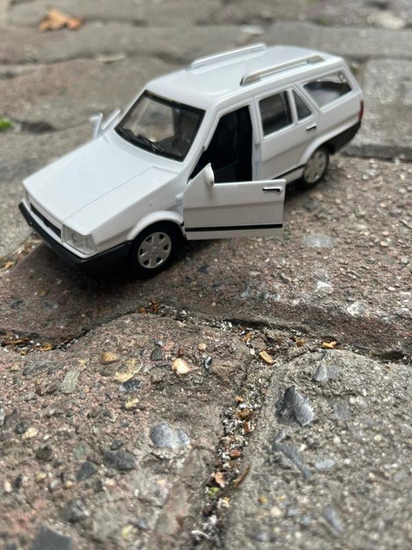 Metal Çek Bırak Kartal Araba Beyaz Sesli ve Işıklı ( 1/36 Ölçek ) - Image 1