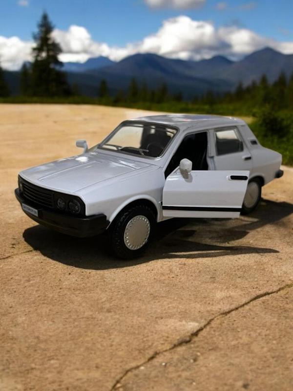 Metal Çek Bırak Toros Araba Beyaz Sesli ve Işıklı ( 1/36 Ölçek ) - Image 1