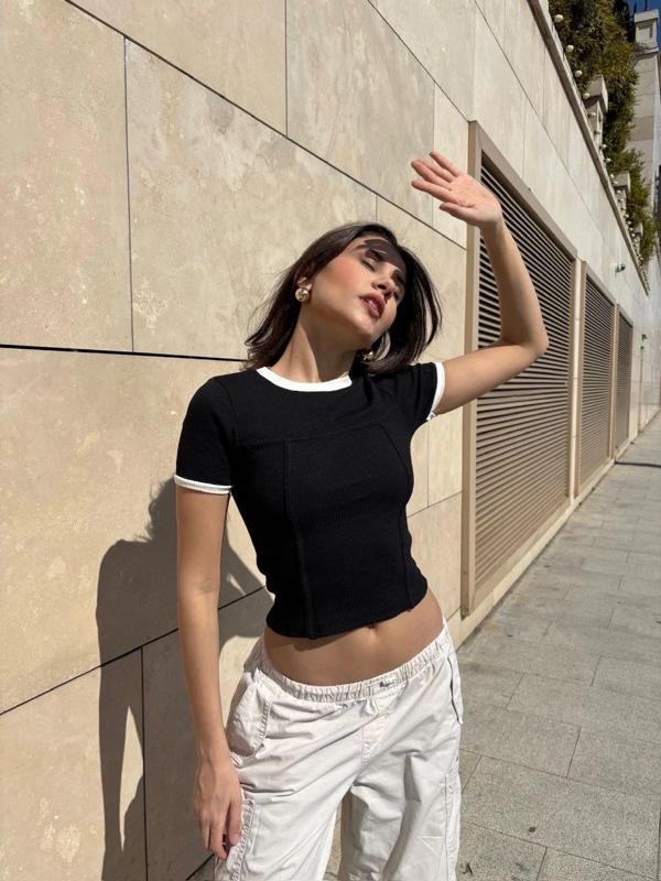 Yaka kol garnili ön parçalı bluz - Image 1