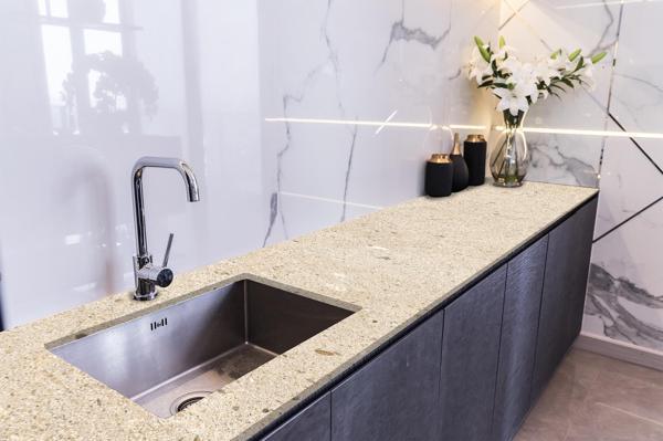 Tezgah Üstü Fayans Kaplama Folyosu Mutfak Tezgahı Kaplama Duvar Granit 70 cm x 1 Metre - Image 1