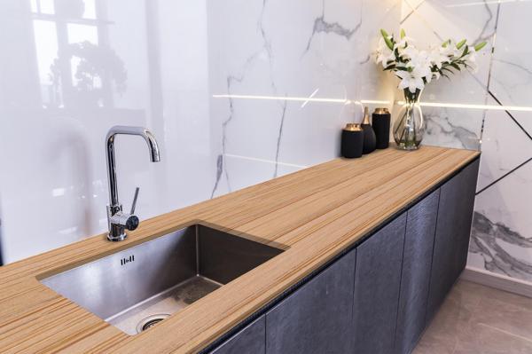 Tezgah Üstü Fayans Kaplama Folyosu Mutfak Tezgahı Kaplama Ahşap Laminat Desen 70 cm x 4 Metre - Image 1