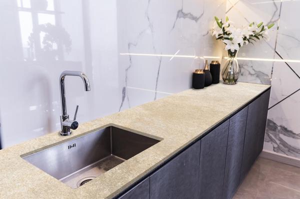 Tezgah Üstü Fayans Kaplama Folyosu Mutfak Tezgahı Kaplama Weathered Stone 70 cm x 1 Metre - Image 1