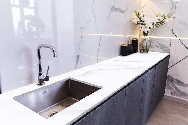 Tezgah Üstü Fayans Kaplama Folyosu Mutfak Tezgahı Kaplama Natural Mermer 70 cm x 5 Metre - Image 1