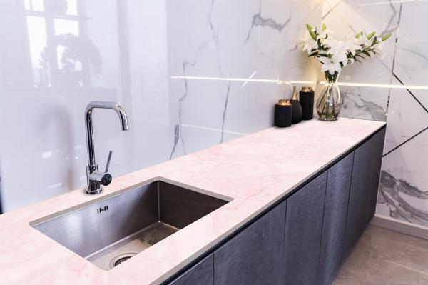 Tezgah Üstü Fayans Kaplama Folyosu Mutfak Tezgahı Kaplama Pembe Mermer 70 cm x 4 Metre - Image 1