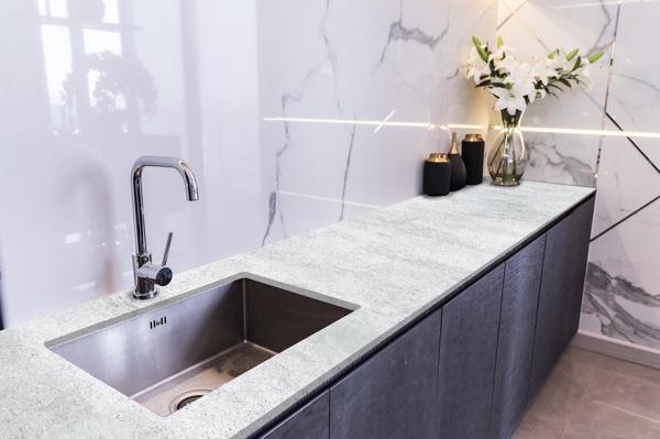 Tezgah Üstü Fayans Kaplama Folyosu Mutfak Tezgahı Kaplama Çimento Doku 70 cm x 5 Metre - Image 1