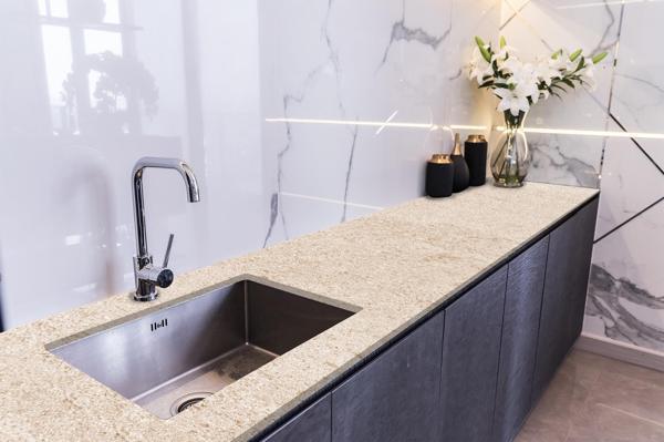 Tezgah Üstü Fayans Kaplama Folyosu Mutfak Tezgahı Kaplama Rustik Marble 70 cm x 1 Metre - Image 1