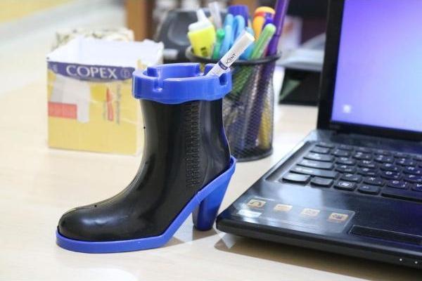 Büro Ev Ofis Dekoru için Çizme Stil Kokusuz Masaüstü Küllük - Image 1