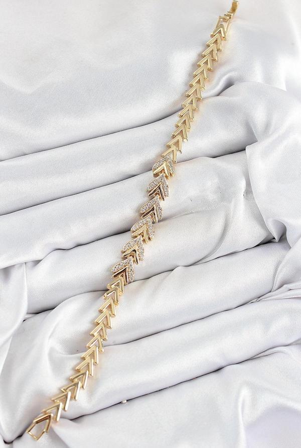 Zarif Kadın için Golden Pirinç Zirkonlu Sıralı Ok Bileklik - Image 1