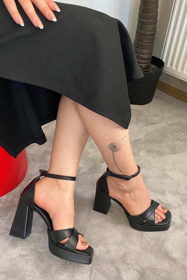 Preshley Kadın Luci Siyah Cilt Çapraz Bantlı 10 Cm Platfom Topuklu Aykkabı - Image 1