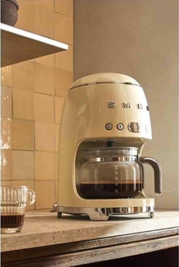 Smeg DCF01CREU Krem Filtre Kahve Makinası - Image 1