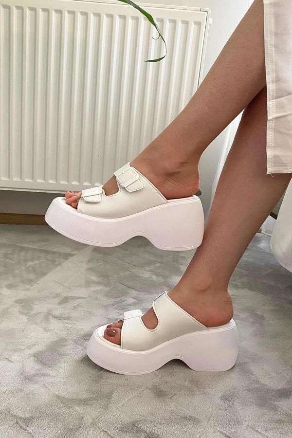 Preshley Kadın Oliver Beyaz İki Tokalı Kalın Taban Ortopedik Sandalet K-3040 - Image 1