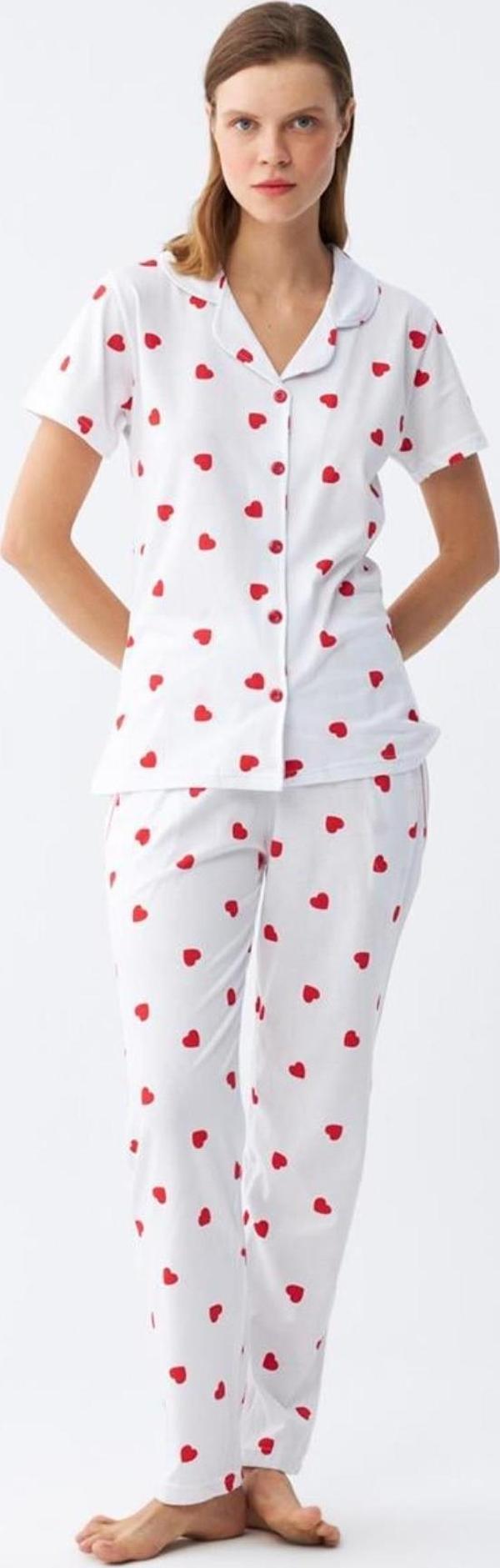 Celira Kadın Beyaz Kırmızı Kalpli Önden Düğmeli Pijama Takımı - Image 1