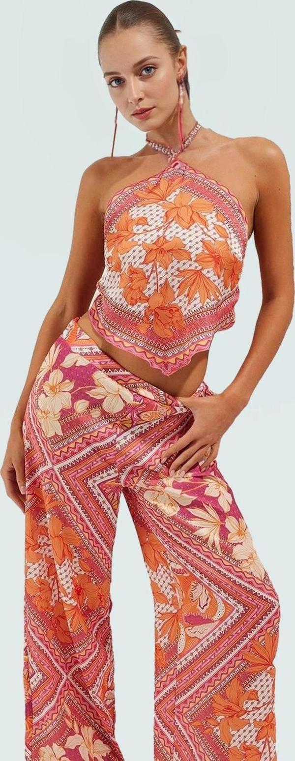 Rahat ve Şık Plaj Takımı Saten Kumaşlı Şal Desenli Bluz Pantolon Kaliteli İşçilik Konforlu Kesim - Image 1