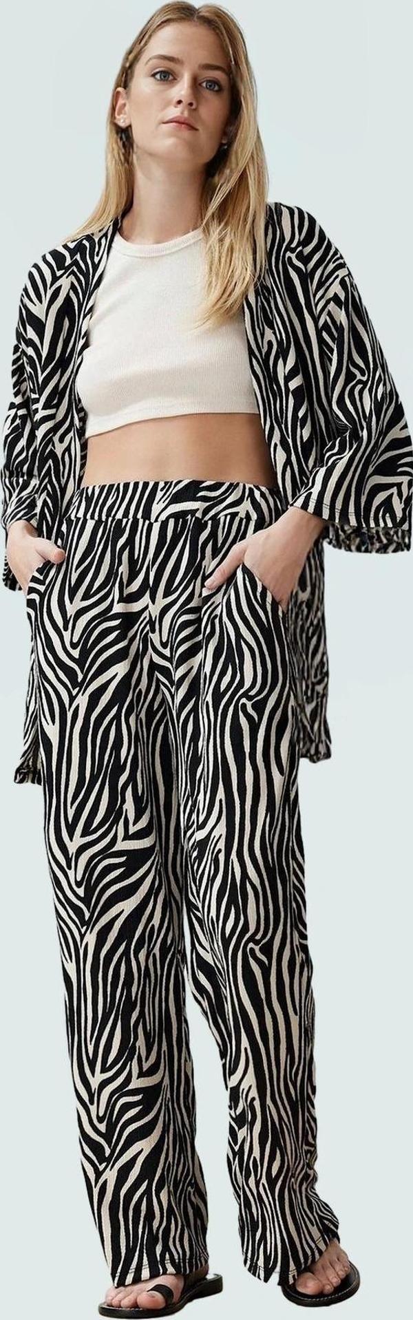 Rahat Kesim Leopar Desenli Örme Takım Günlük Şıklık İçin Trend Tasarım Zarifane - Image 1