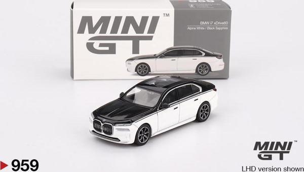 Mini GT BMW i7 xDrive60 Alpine White / Black Sapphire 959 - Image 1