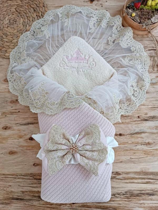 Yenidoğan Kuzulu Taç Nakış Güpürlü Fiyonklu Duvaklı Prizma Taş Unisex Kundak Bebek Battaniyesi Pembe - Image 1
