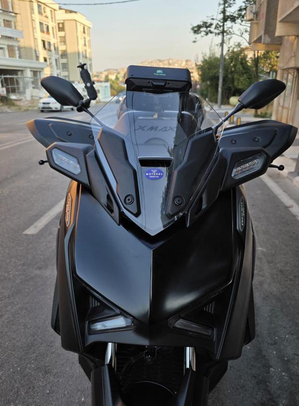 MOTOCAM Yamaha Xmax 250 Siperlik Ön Cam 2023-2025 Model 36cm Şeffaf Renkli 4mm KISA SPOR CAM - Image 1