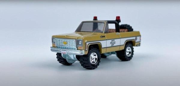 Toyfest Jaws 75 Chevy Blazer Custom Model Araba - Image 1