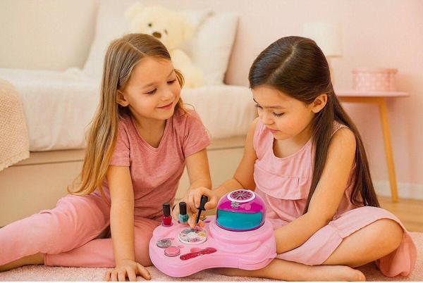 Toyfest Işıklı Tırnak Tasarım Stüdyosu | Ojeler, Simler, Mücevherler Ve Kurutucu İle Tam Set! - Image 1