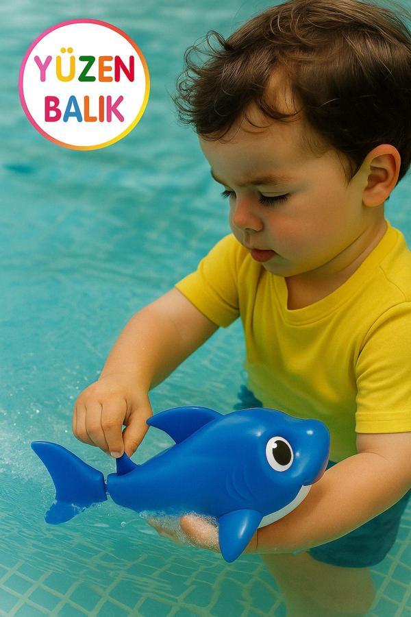 Toyfest Daddy Shark - Baby Shark Şarkısı Söleyerek Havuzda - Küvette Yüzen Balık - Mavi Model - 18Cm - Image 1