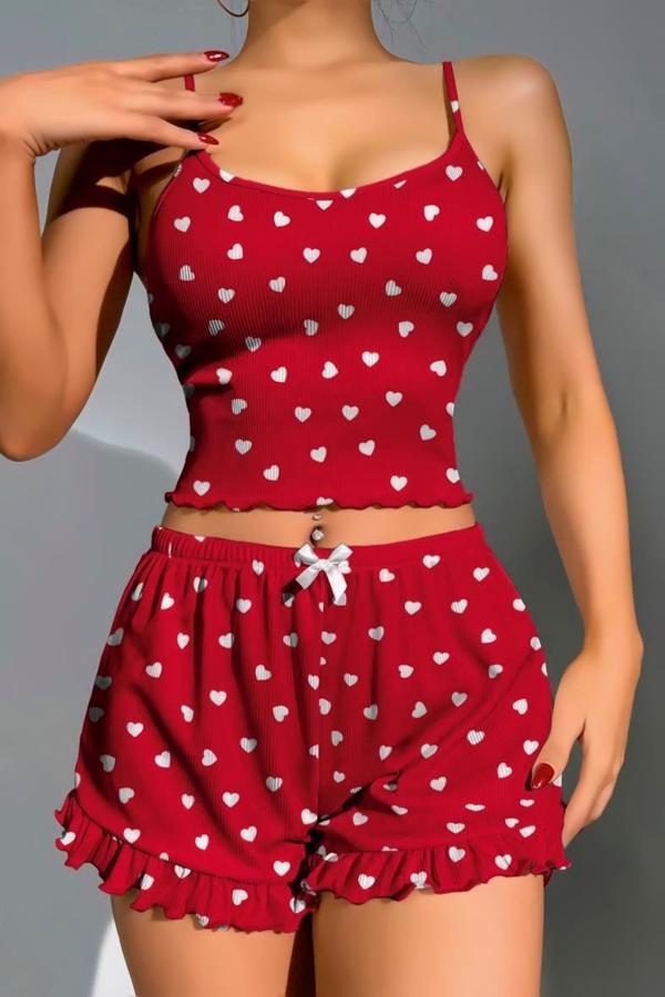 Pamuklu Kırmızı Üstüne Beyaz Kalp Desen Fitilli Askılı Şortlu Pijama Takımı - Image 1